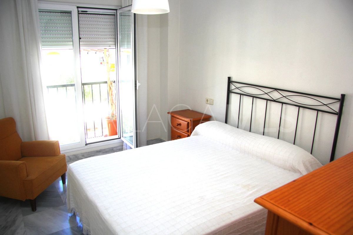 Buy penthouse with 3 bedrooms in Nueva Andalucia