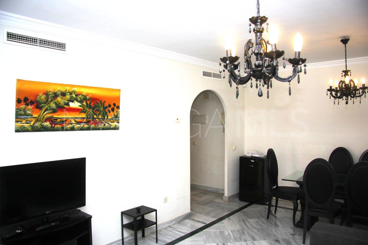 Buy penthouse with 3 bedrooms in Nueva Andalucia