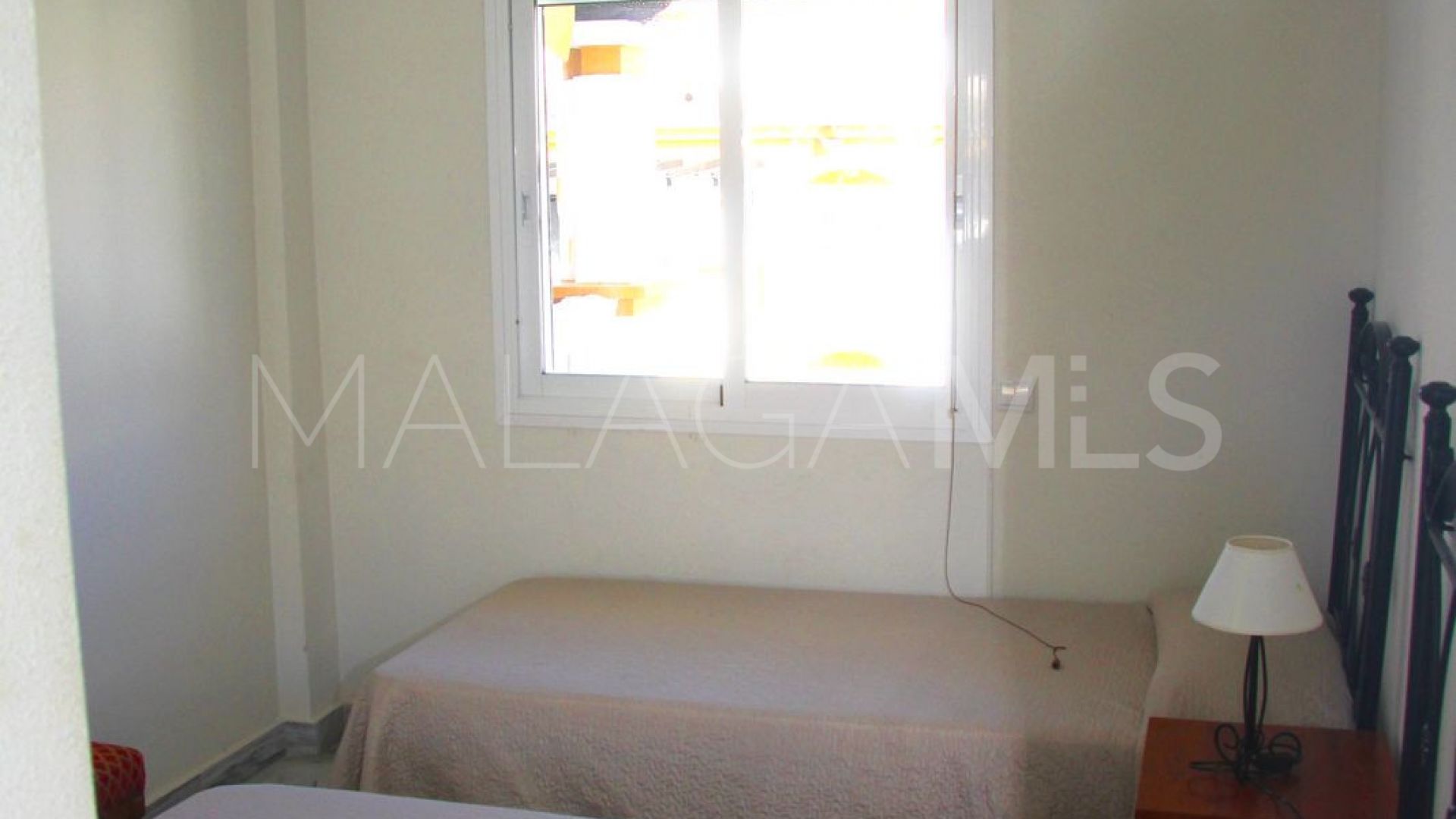 Buy penthouse with 3 bedrooms in Nueva Andalucia