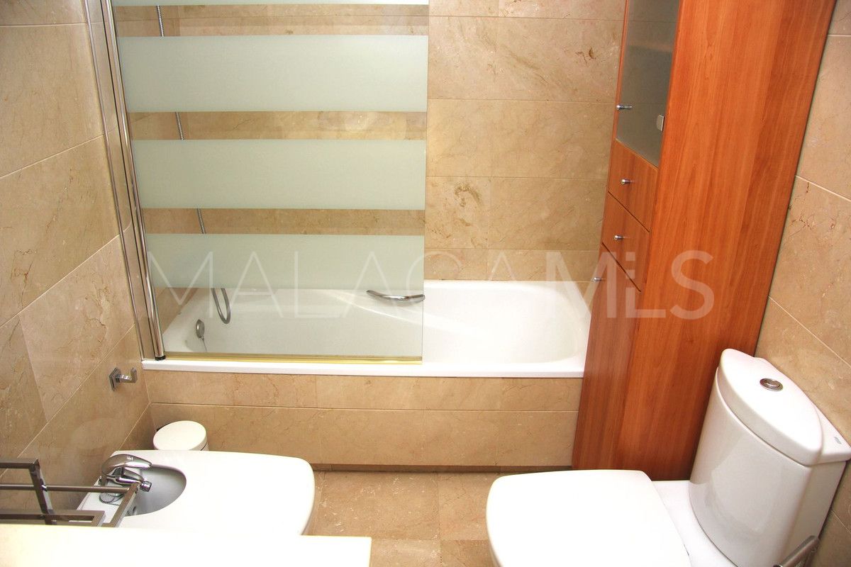Buy penthouse with 3 bedrooms in Nueva Andalucia