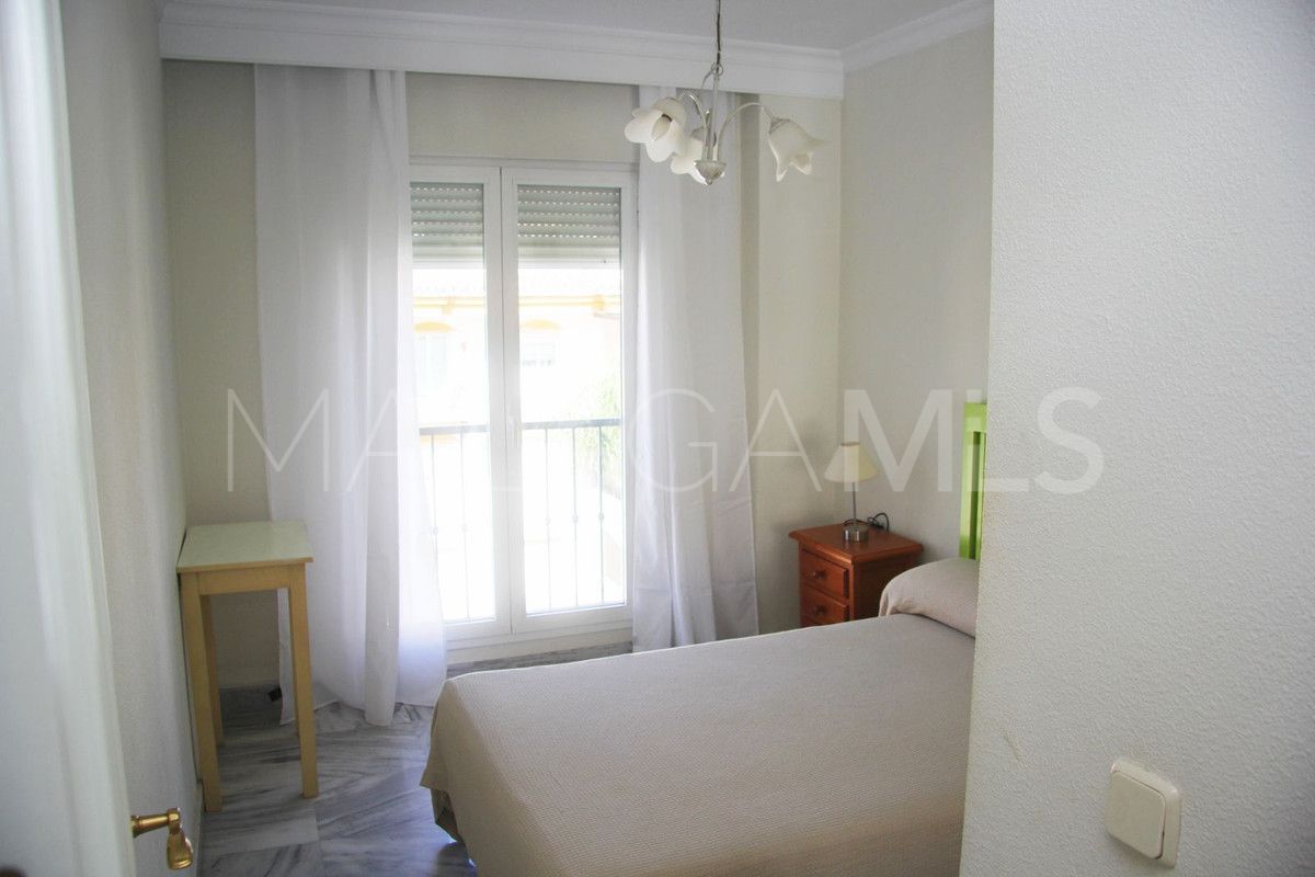 Buy penthouse with 3 bedrooms in Nueva Andalucia