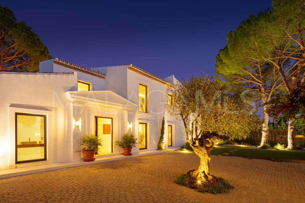 6 bedrooms Nueva Andalucia villa for sale