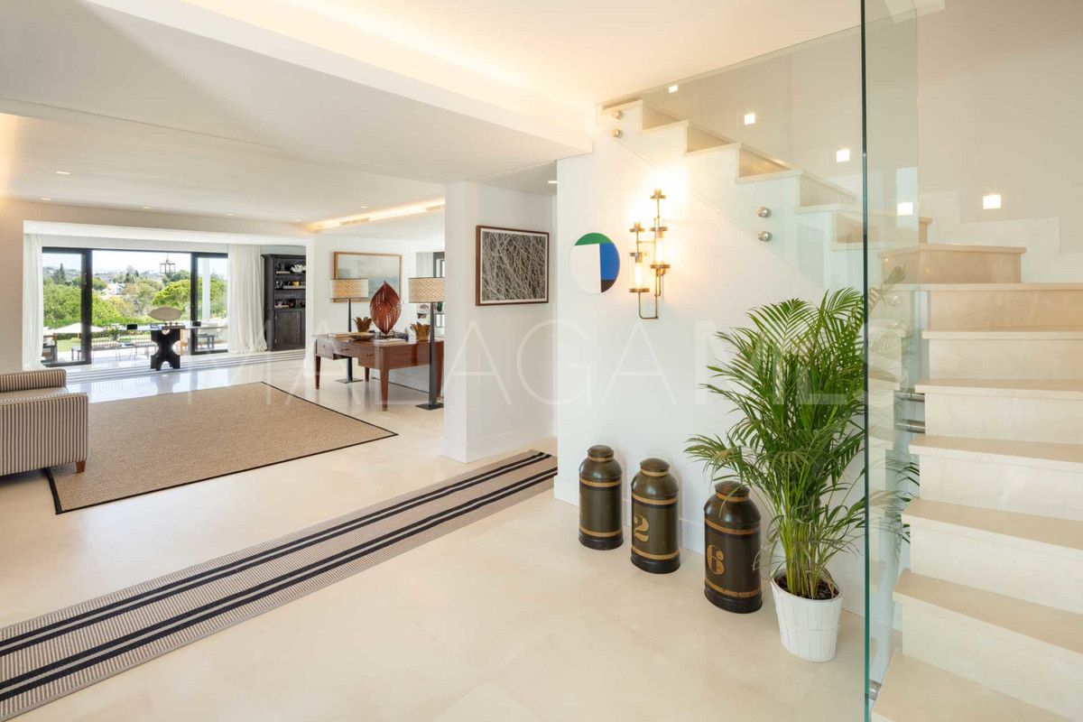 6 bedrooms Nueva Andalucia villa for sale