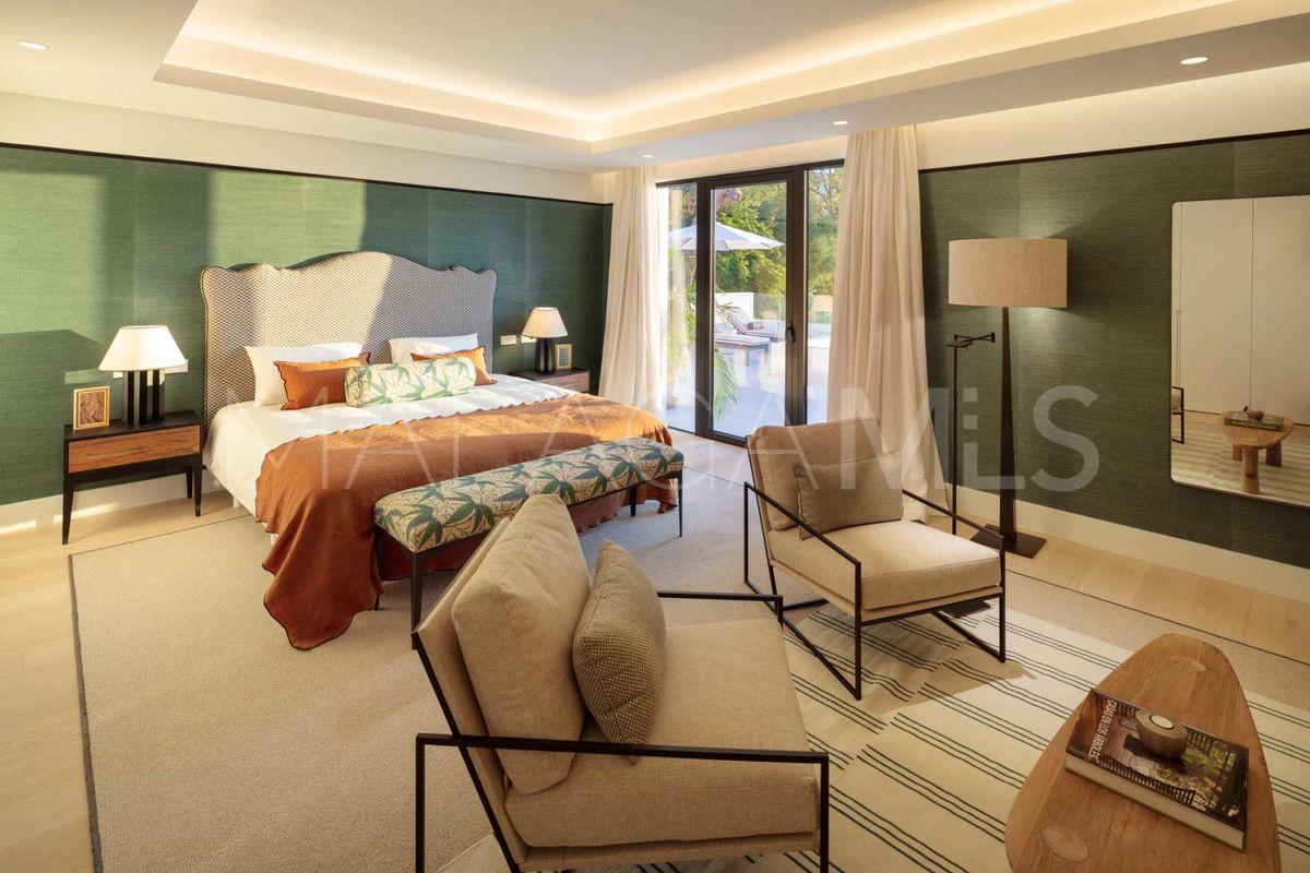6 bedrooms Nueva Andalucia villa for sale