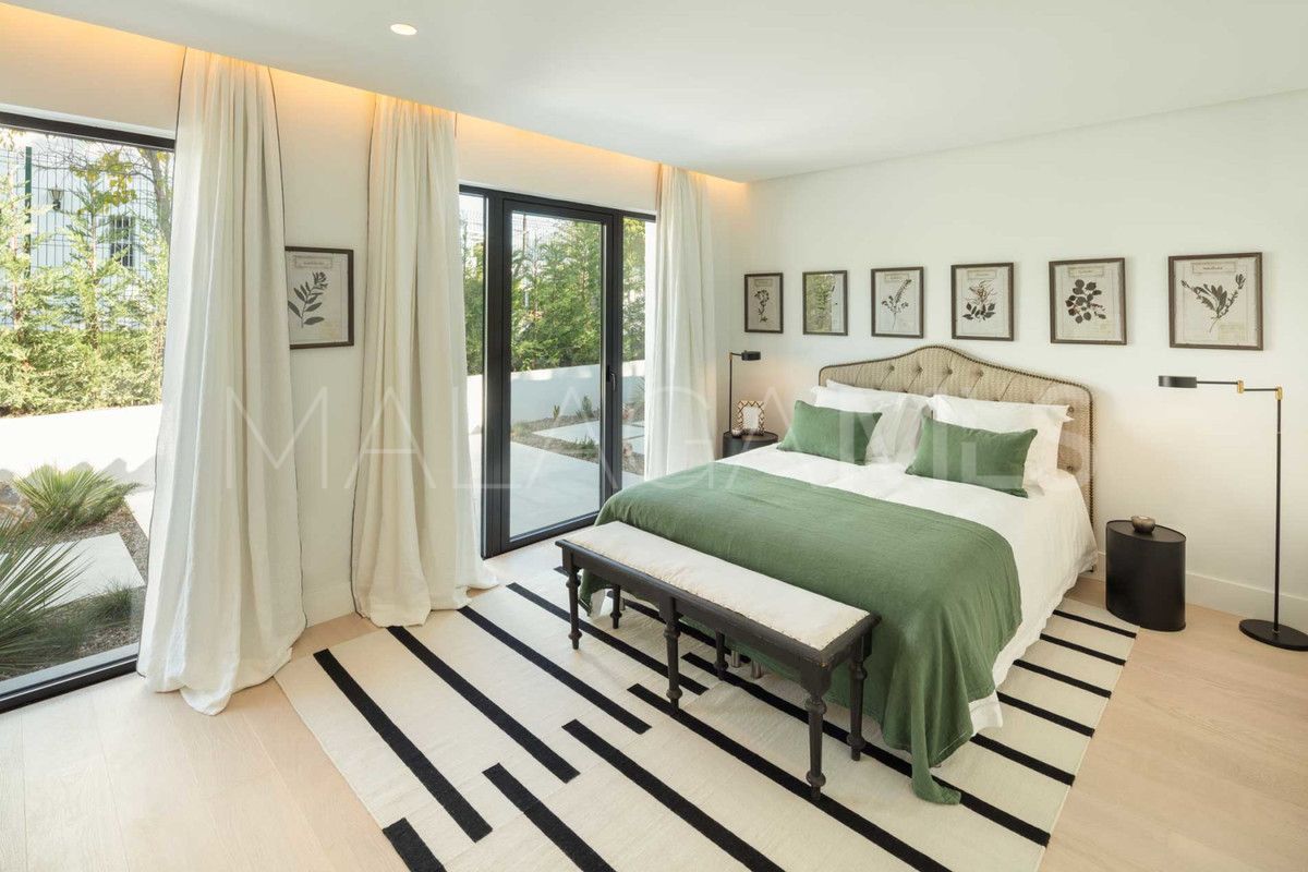6 bedrooms Nueva Andalucia villa for sale