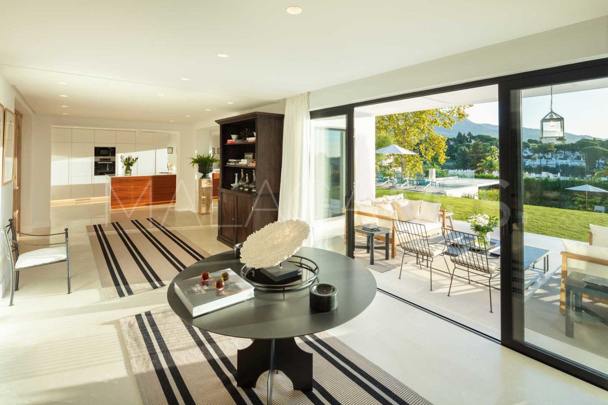 6 bedrooms Nueva Andalucia villa for sale