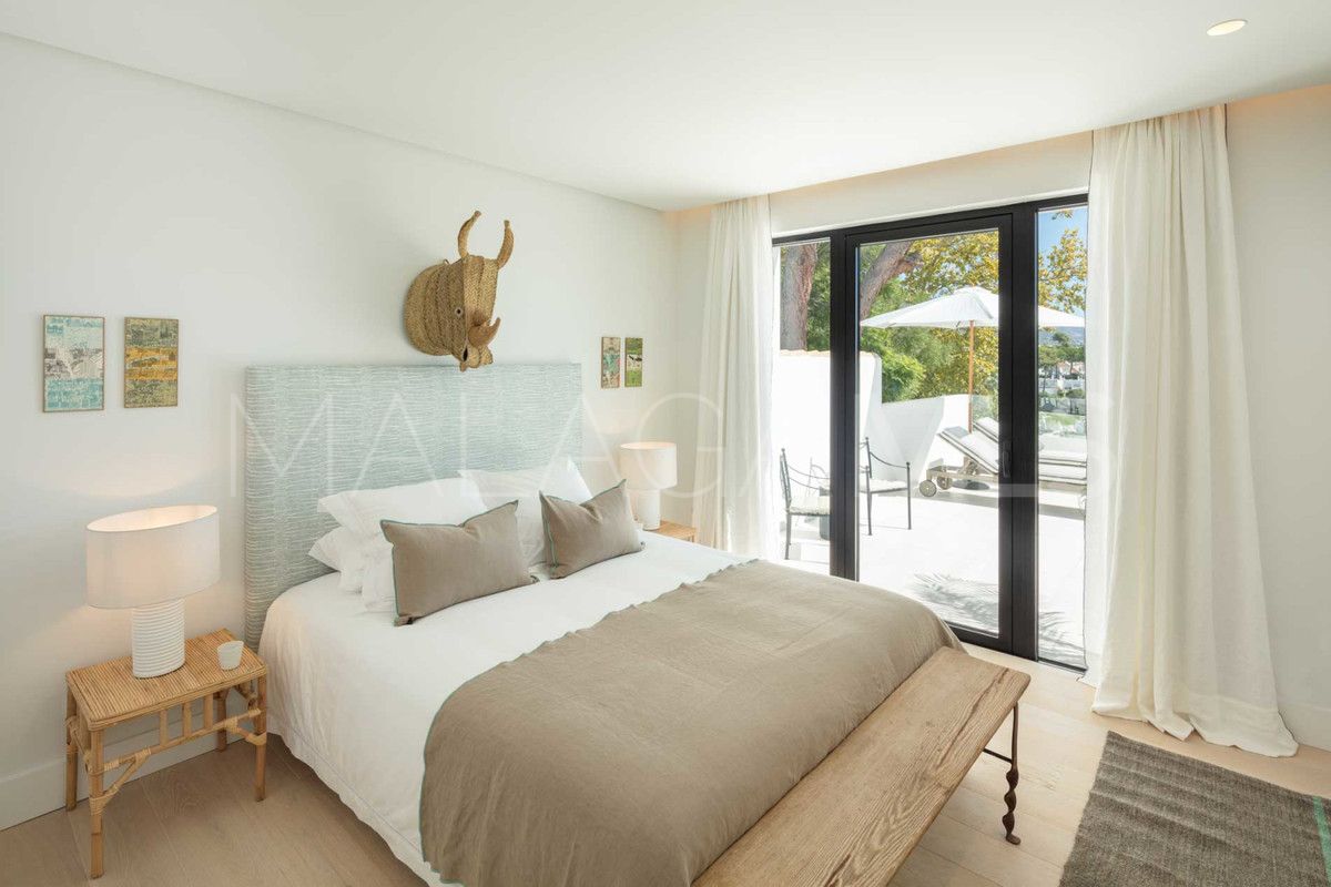 6 bedrooms Nueva Andalucia villa for sale