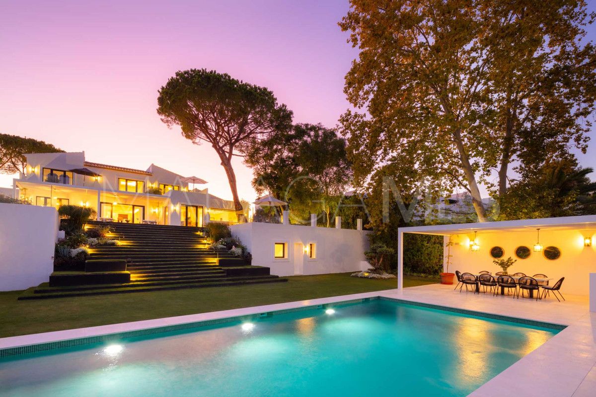 6 bedrooms Nueva Andalucia villa for sale