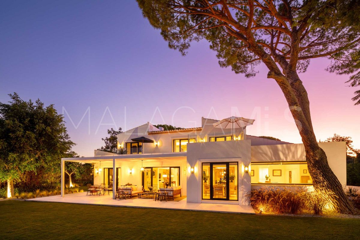 6 bedrooms Nueva Andalucia villa for sale