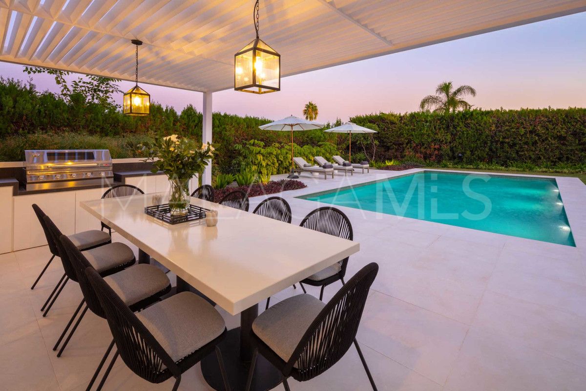 6 bedrooms Nueva Andalucia villa for sale