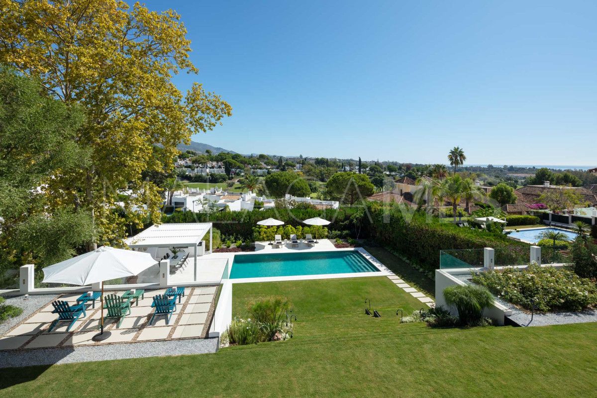 6 bedrooms Nueva Andalucia villa for sale