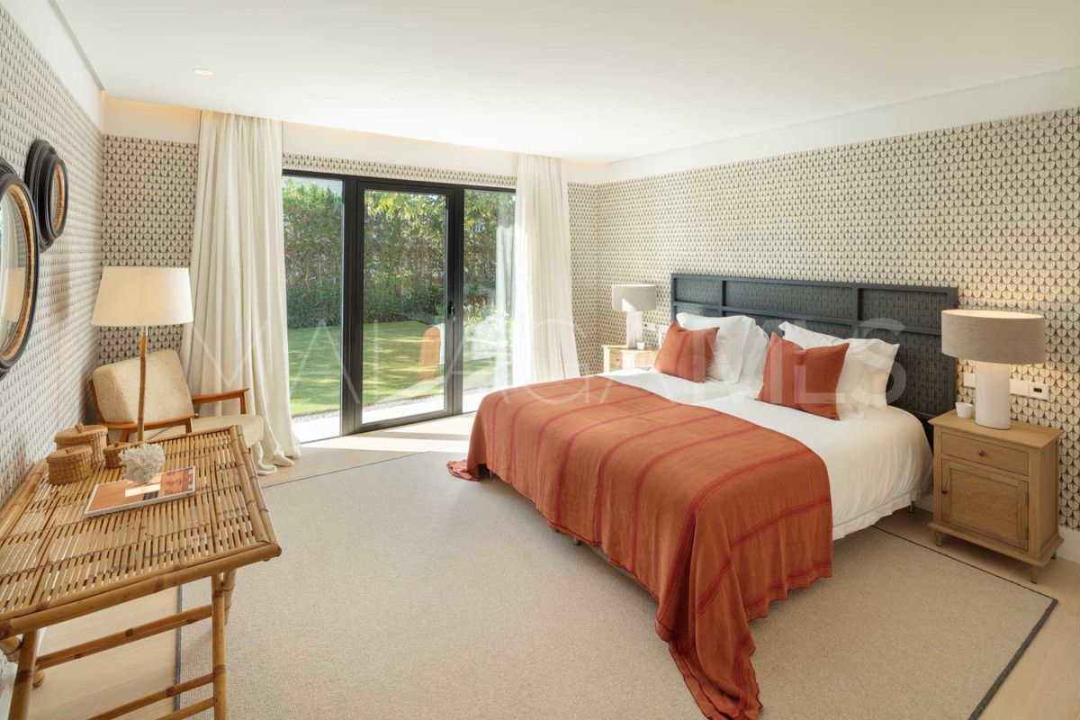 6 bedrooms Nueva Andalucia villa for sale