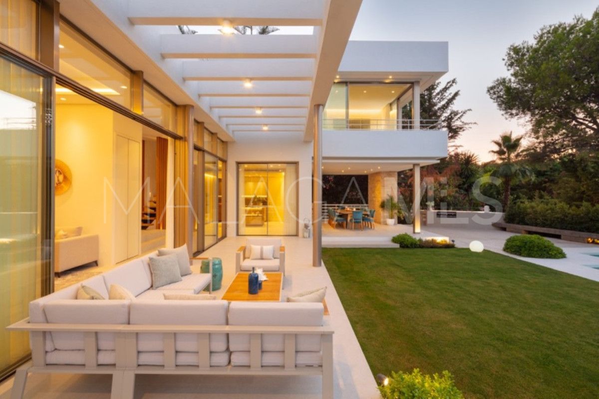 5 bedrooms villa for sale in Nueva Andalucia