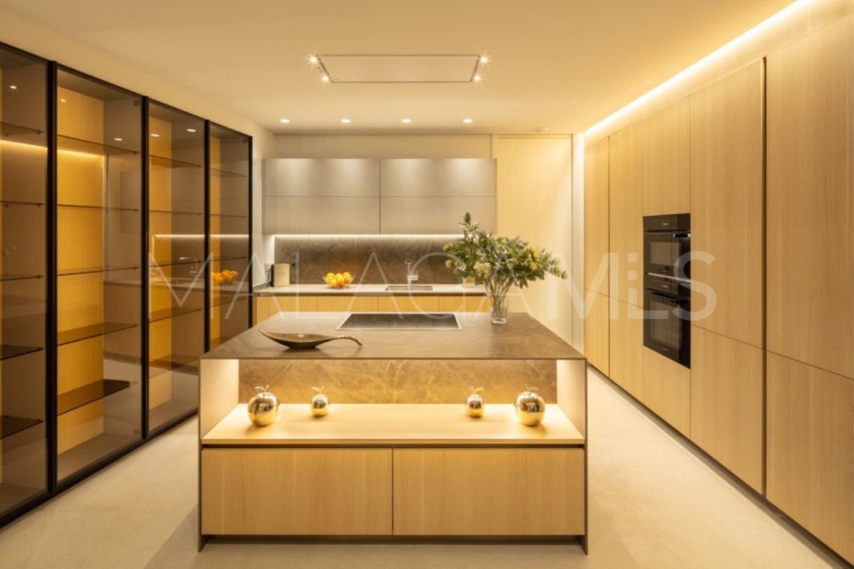 5 bedrooms villa for sale in Nueva Andalucia