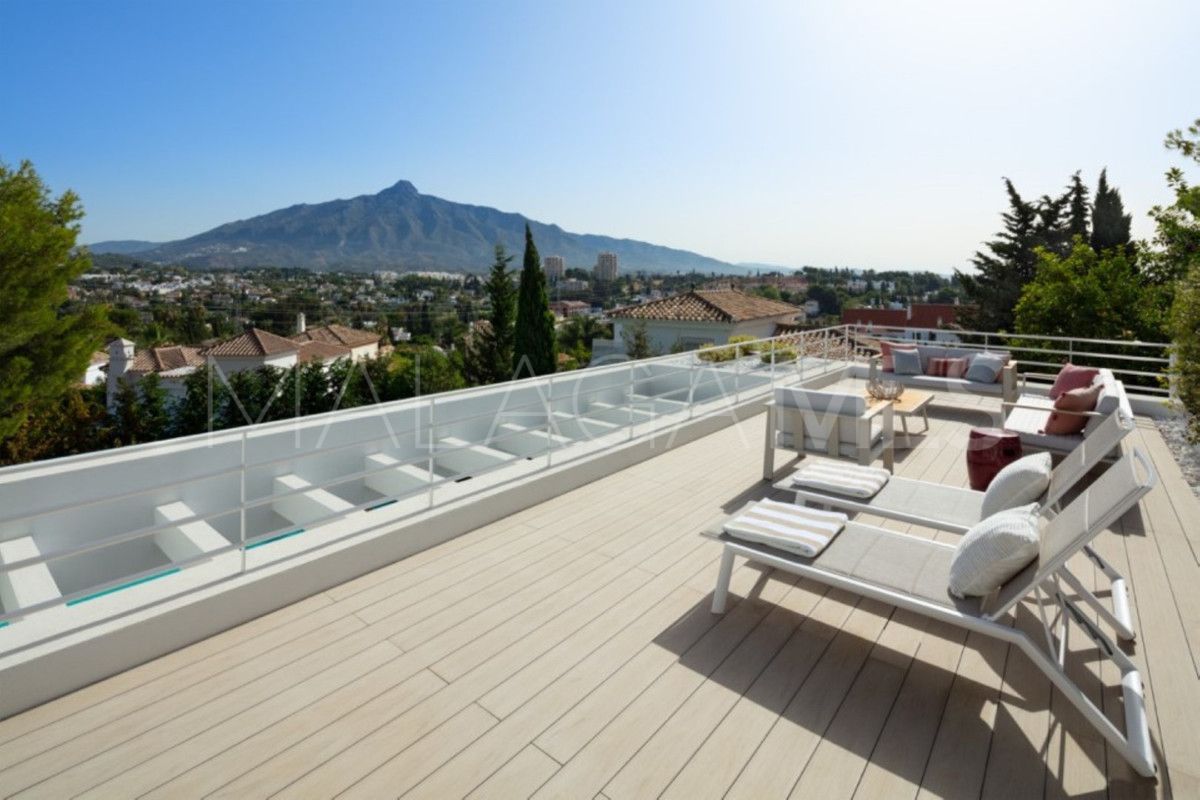 5 bedrooms villa for sale in Nueva Andalucia
