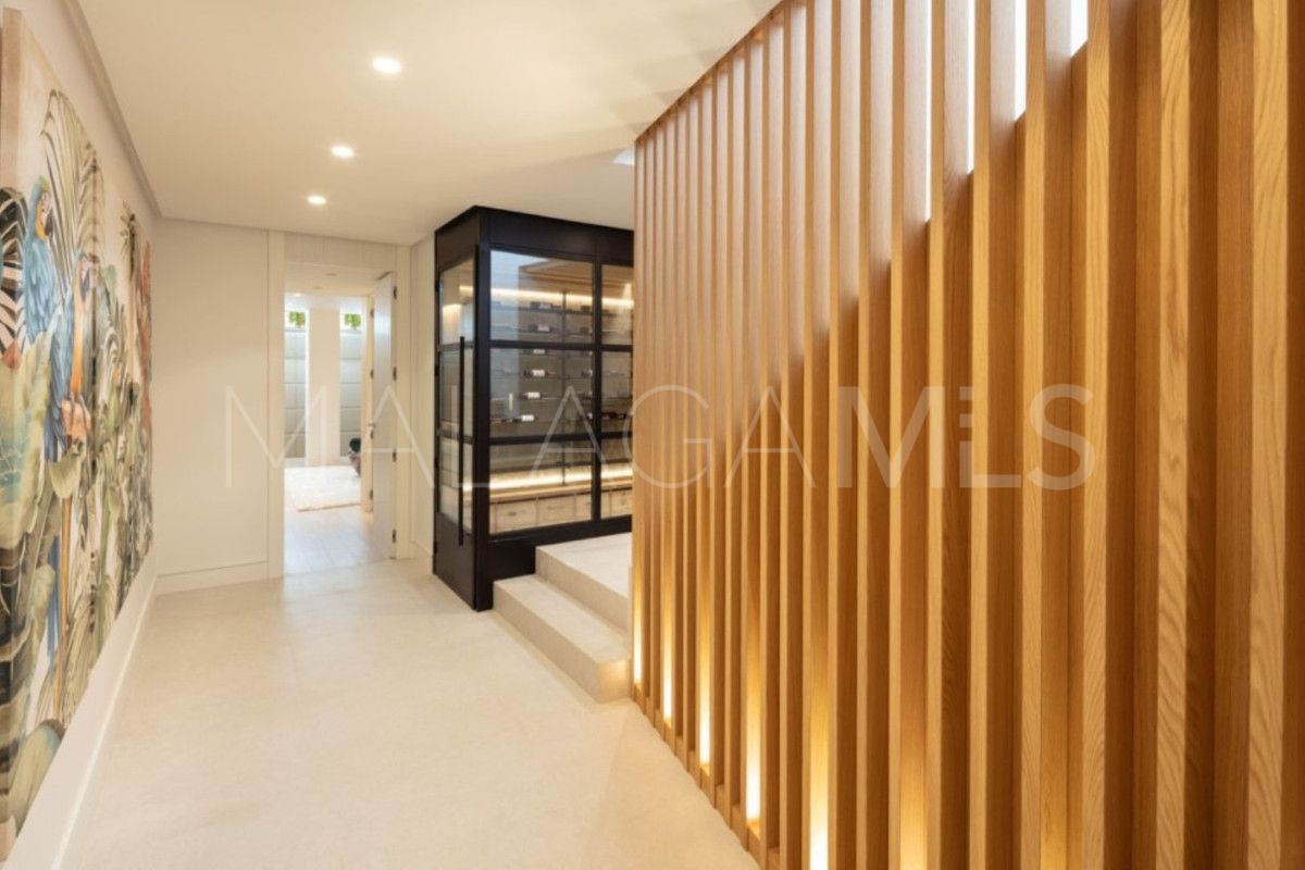 5 bedrooms villa for sale in Nueva Andalucia