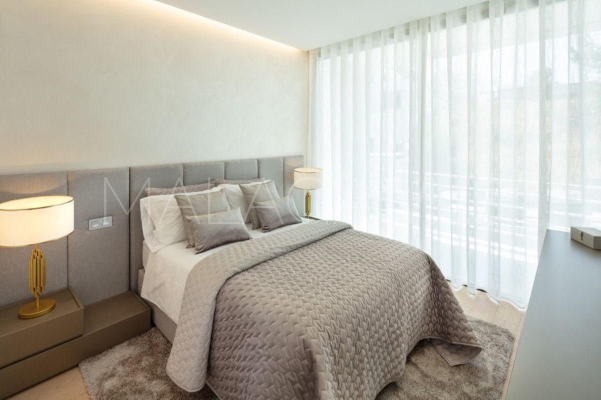 5 bedrooms villa for sale in Nueva Andalucia