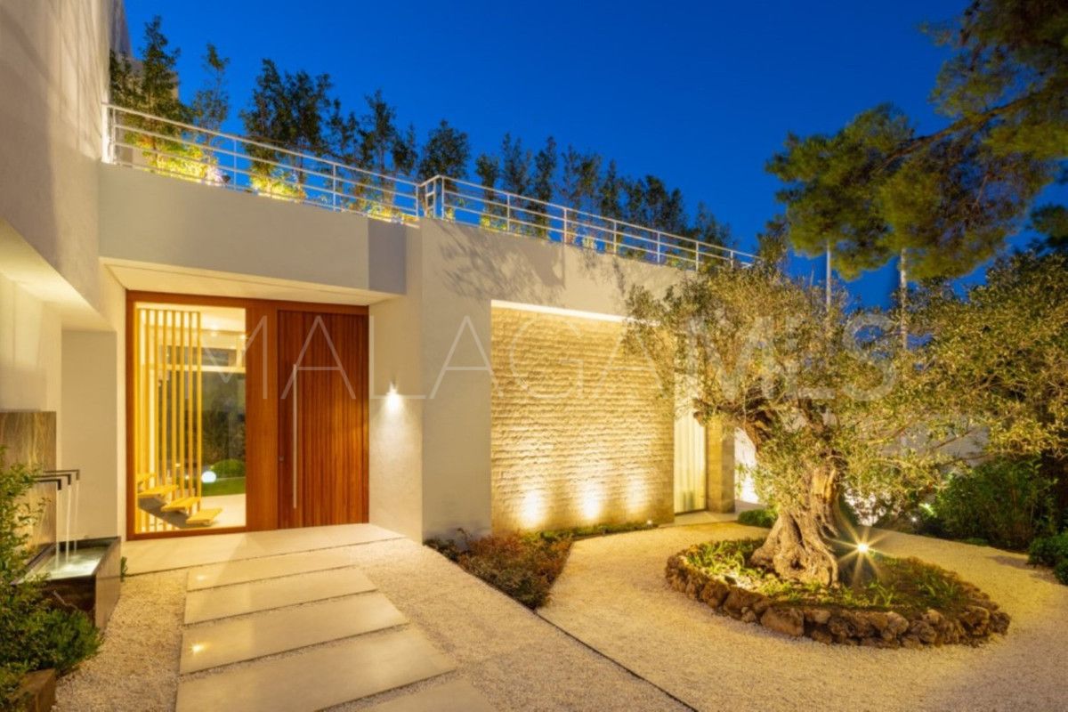 5 bedrooms villa for sale in Nueva Andalucia
