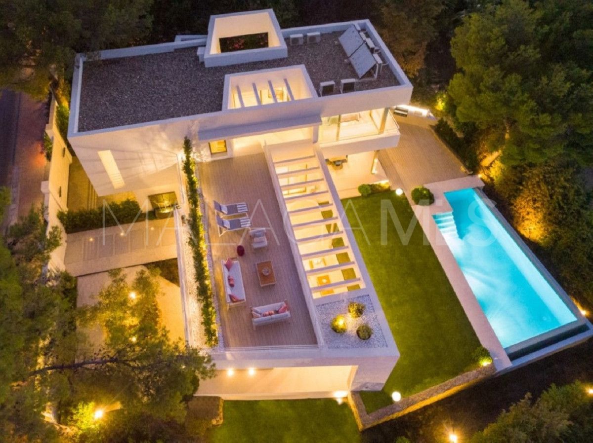 5 bedrooms villa for sale in Nueva Andalucia