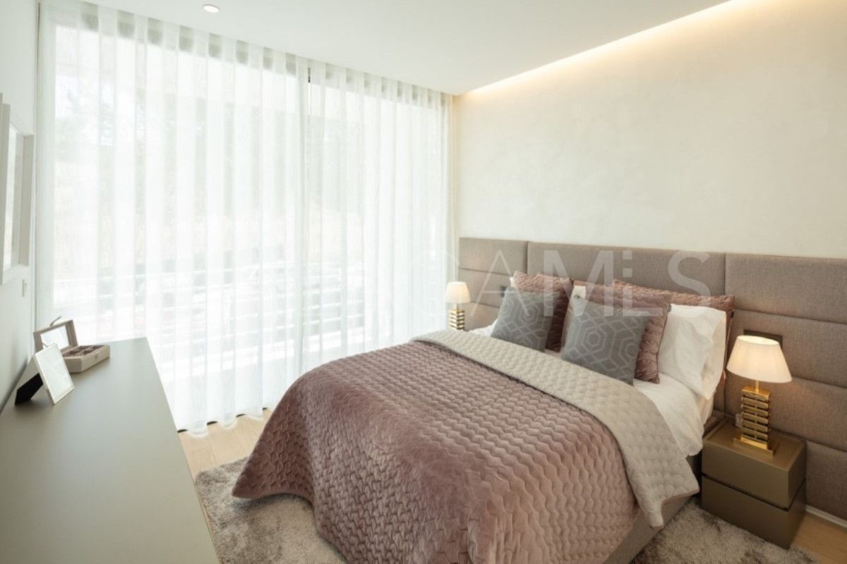 5 bedrooms villa for sale in Nueva Andalucia