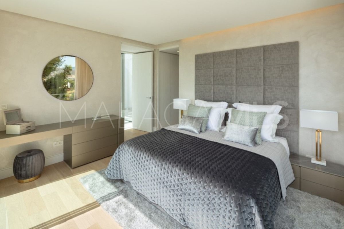 5 bedrooms villa for sale in Nueva Andalucia
