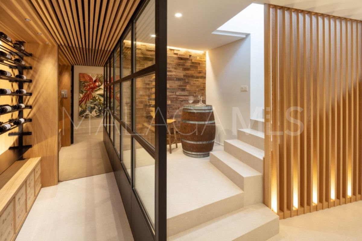 5 bedrooms villa for sale in Nueva Andalucia