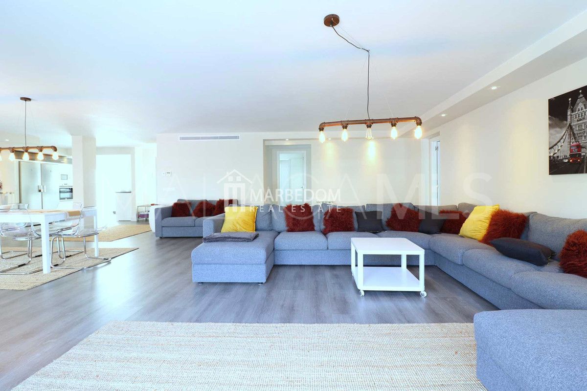 Villa for sale in Nueva Andalucia with 5 bedrooms