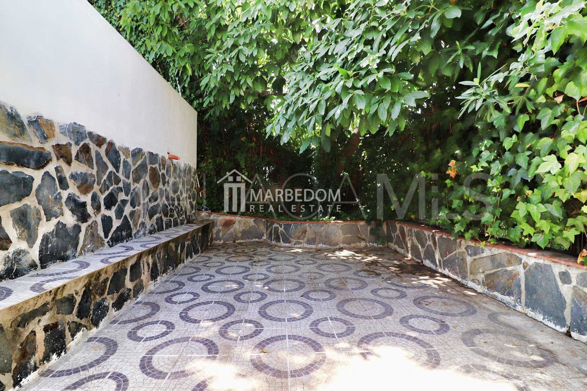 Villa for sale in Nueva Andalucia with 5 bedrooms