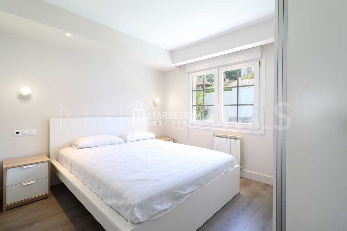Villa for sale in Nueva Andalucia with 5 bedrooms