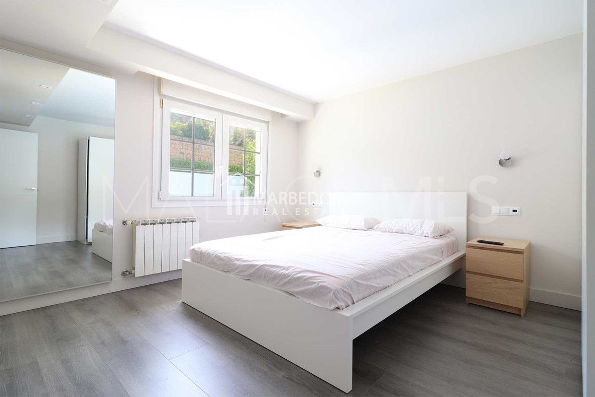 Villa for sale in Nueva Andalucia with 5 bedrooms