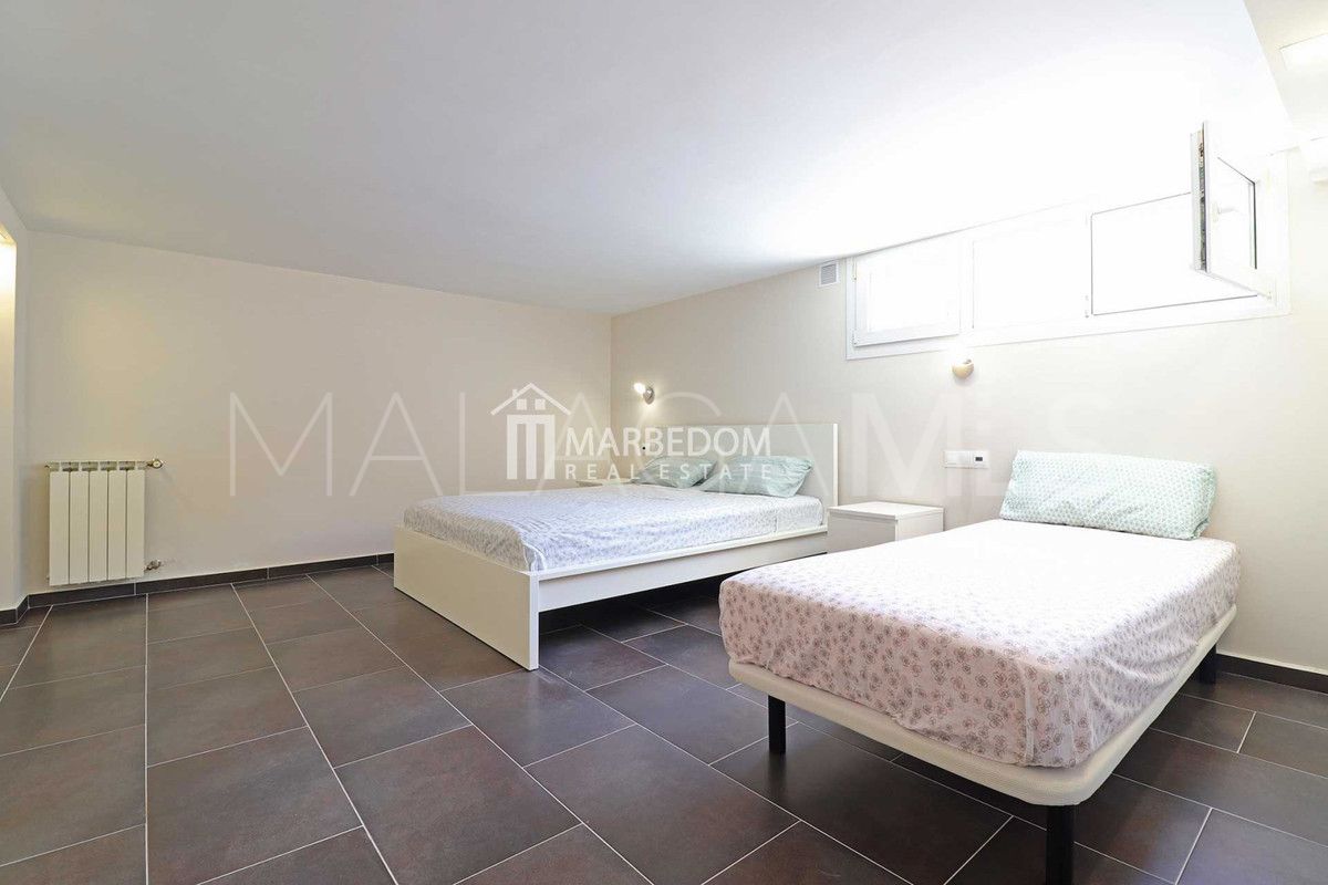 Villa for sale in Nueva Andalucia with 5 bedrooms