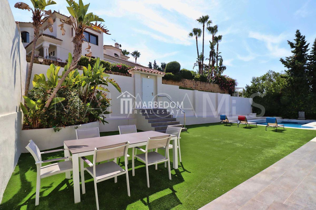 Villa for sale in Nueva Andalucia with 5 bedrooms