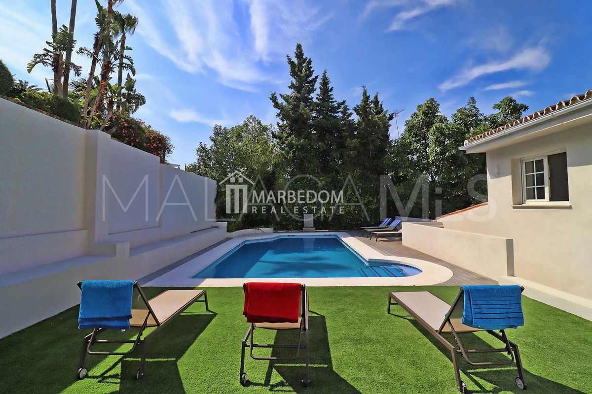 Villa for sale in Nueva Andalucia with 5 bedrooms