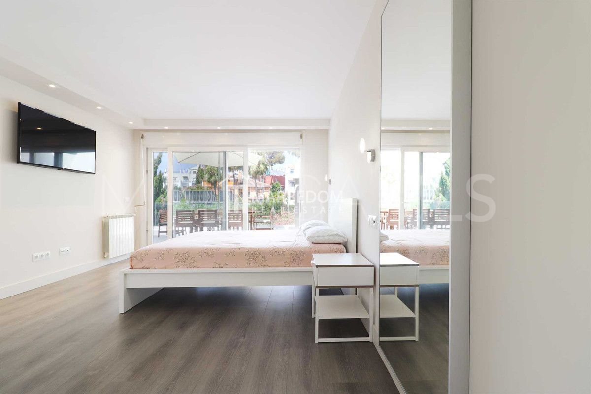 Villa for sale in Nueva Andalucia with 5 bedrooms