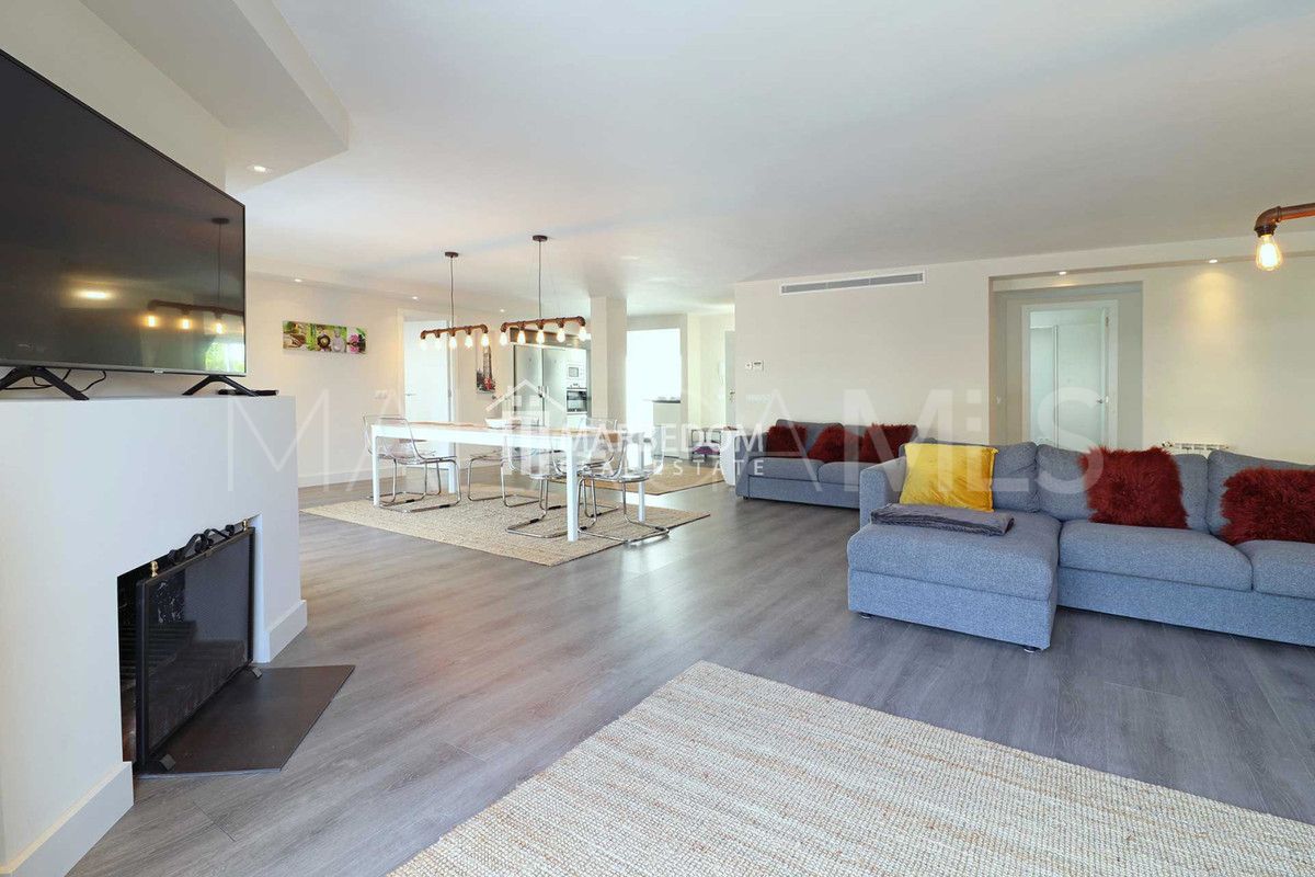 Villa for sale in Nueva Andalucia with 5 bedrooms