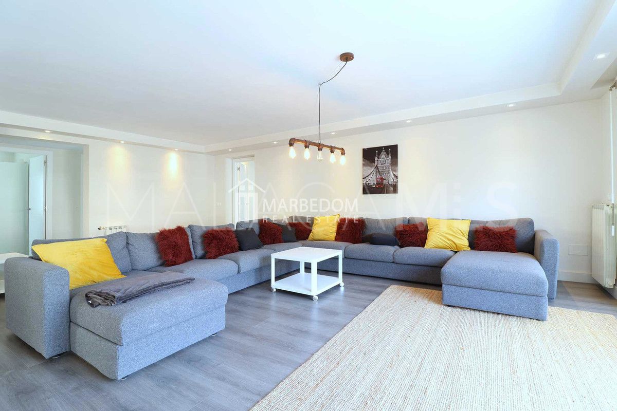 Villa for sale in Nueva Andalucia with 5 bedrooms