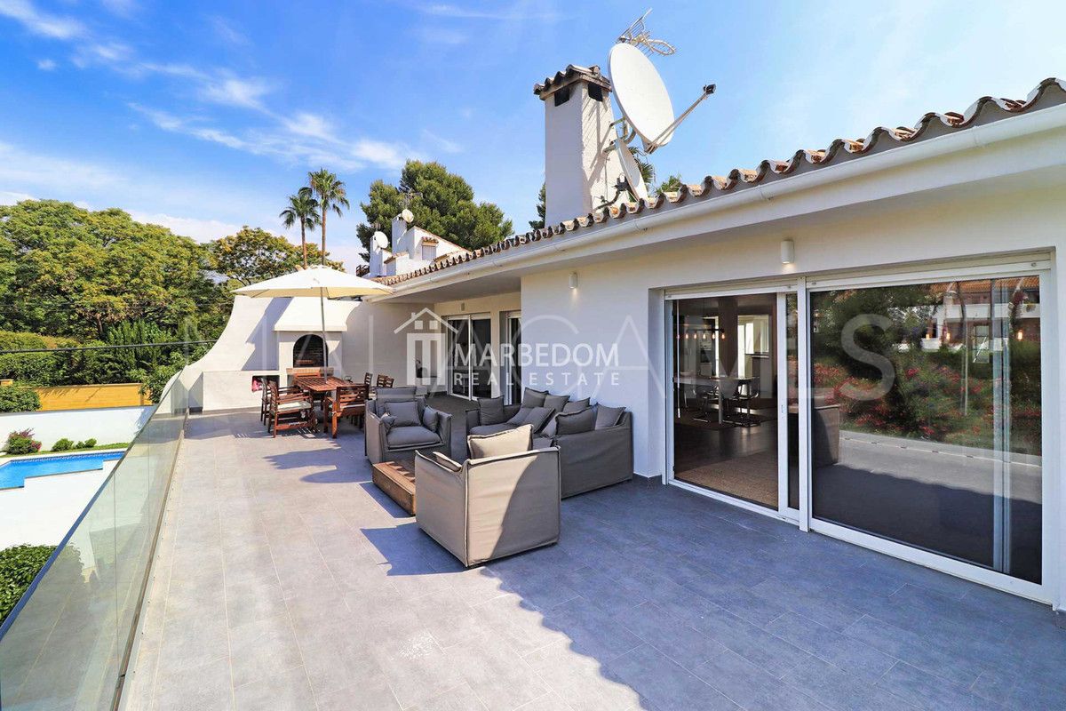 Villa for sale in Nueva Andalucia with 5 bedrooms