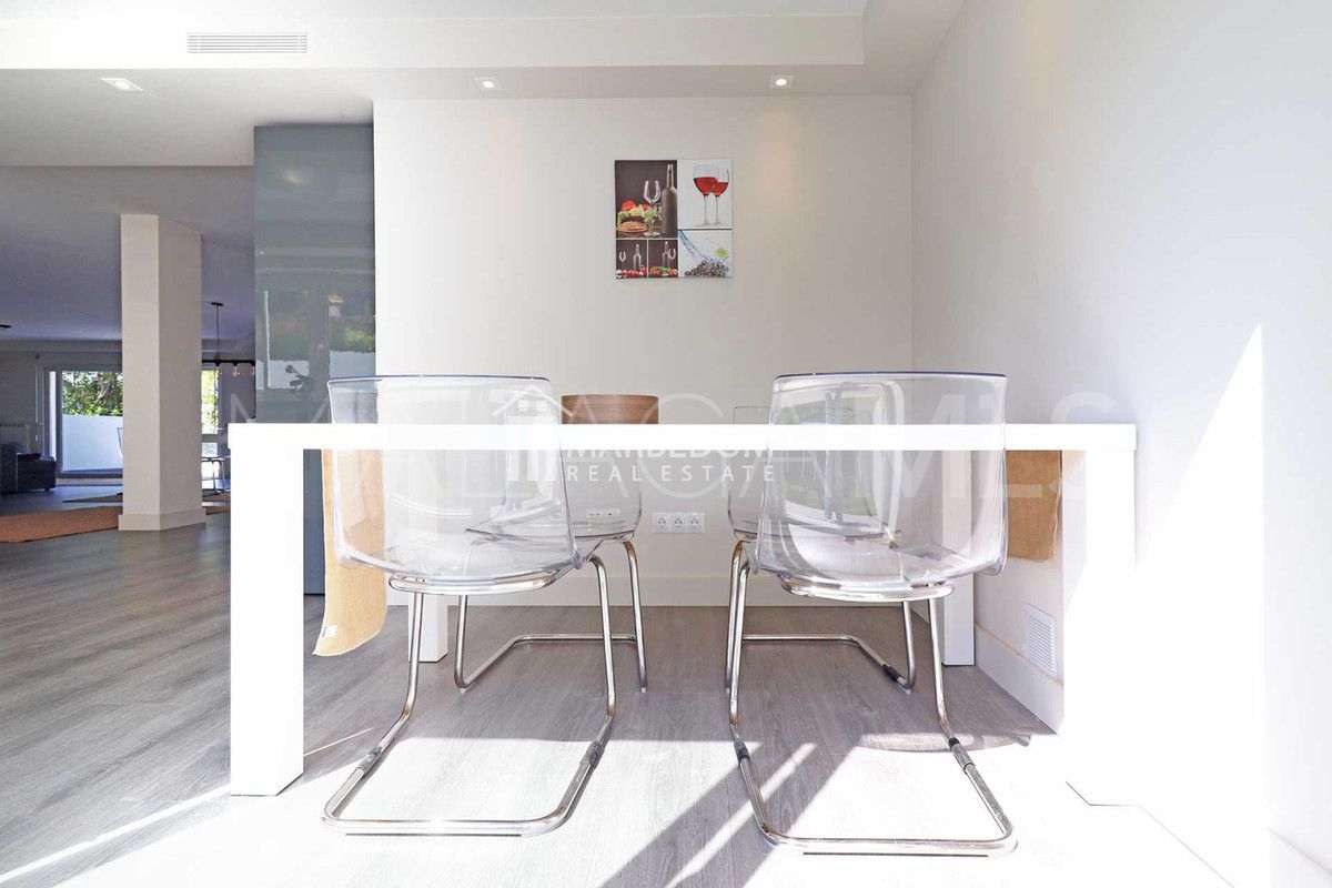 Villa for sale in Nueva Andalucia with 5 bedrooms