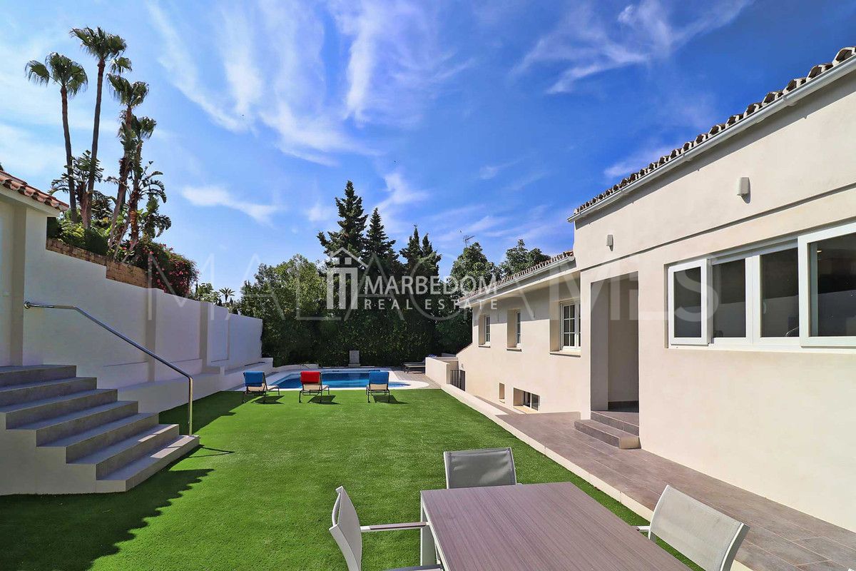 Villa for sale in Nueva Andalucia with 5 bedrooms