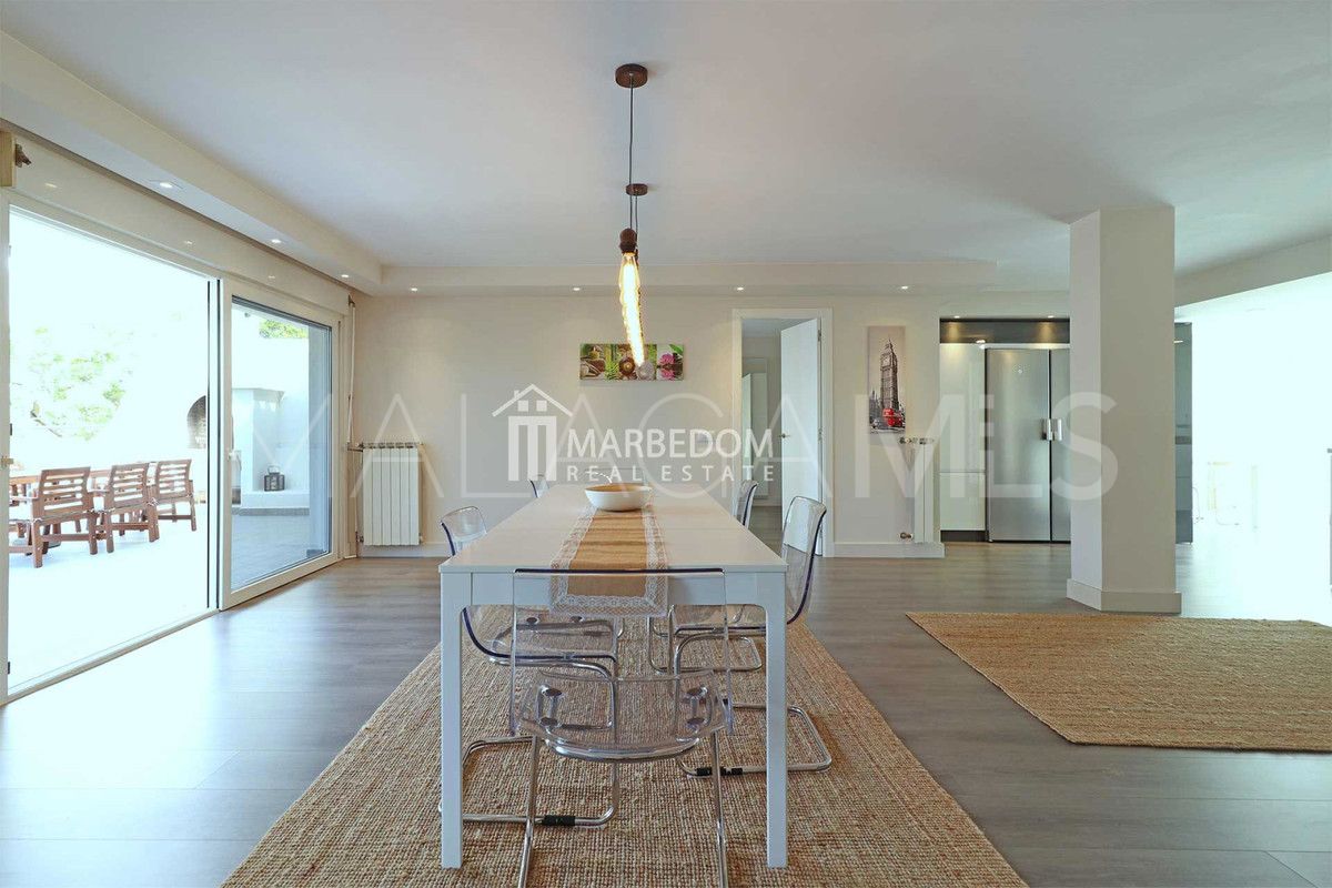 Villa for sale in Nueva Andalucia with 5 bedrooms