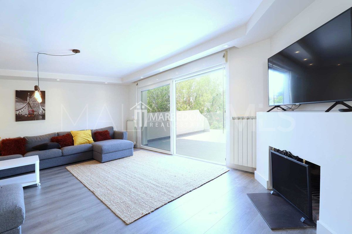 Villa for sale in Nueva Andalucia with 5 bedrooms