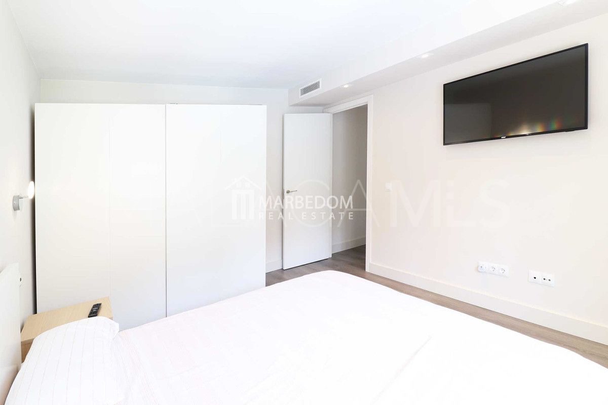 Villa for sale in Nueva Andalucia with 5 bedrooms