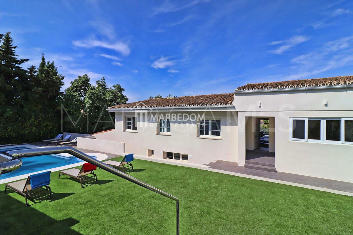 Villa for sale in Nueva Andalucia with 5 bedrooms