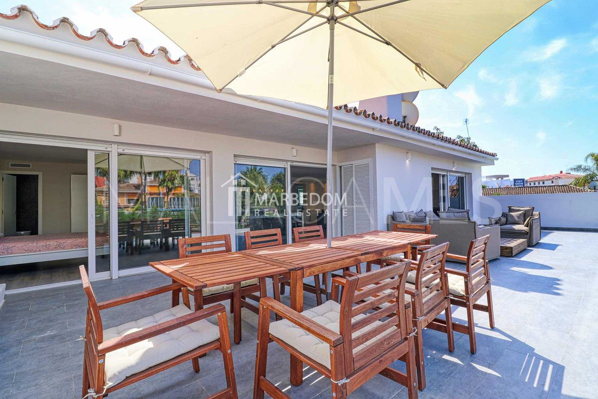 Villa for sale in Nueva Andalucia with 5 bedrooms