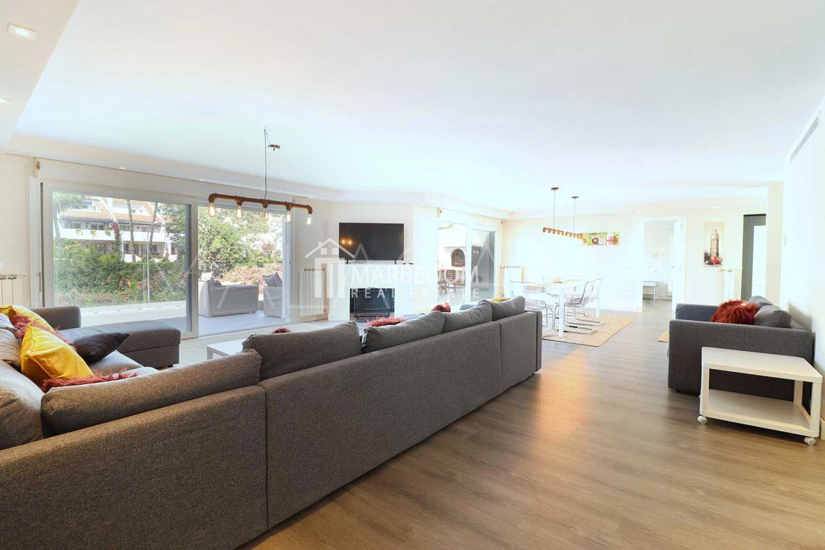 Villa for sale in Nueva Andalucia with 5 bedrooms