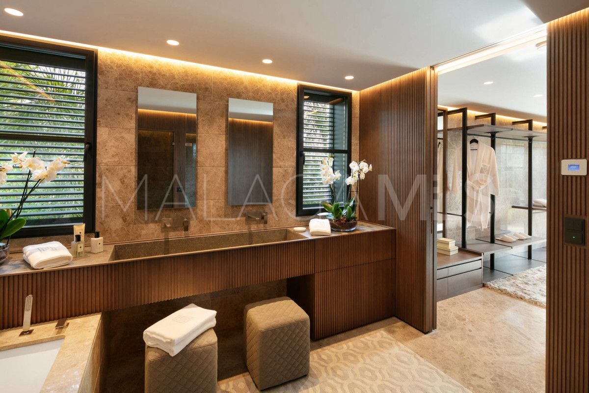 Villa for sale in Marbella City