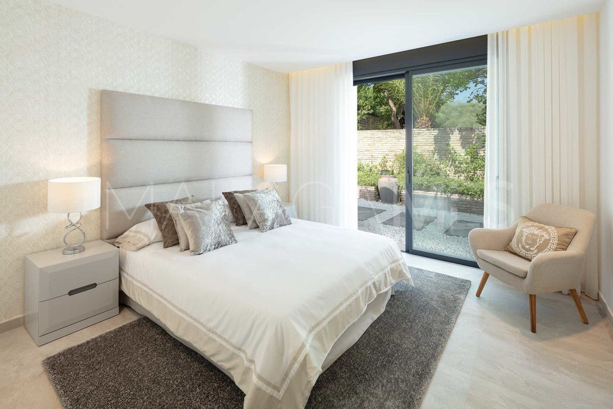 Villa for sale in Nueva Andalucia