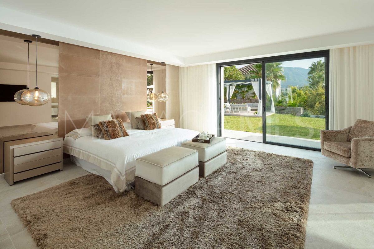 Villa for sale in Nueva Andalucia