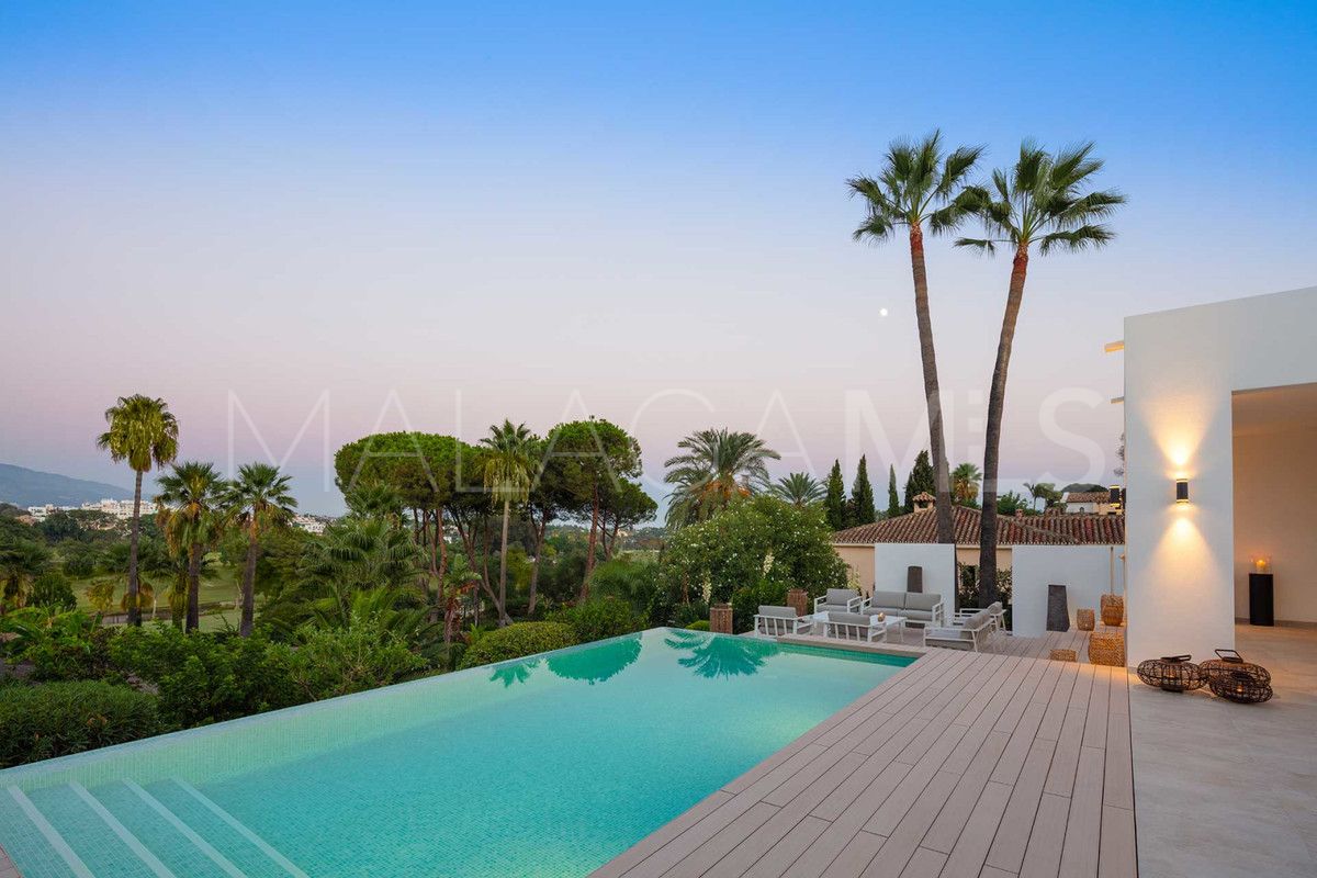 Villa for sale in Nueva Andalucia