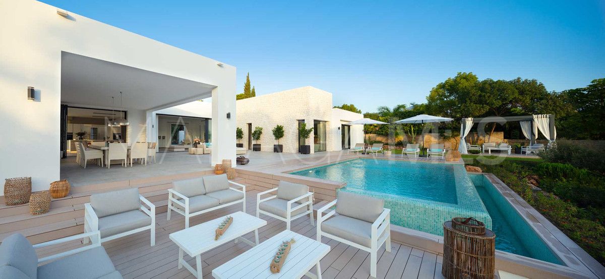 Villa for sale in Nueva Andalucia